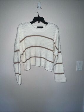 moon & madison Cream and Tan Striped Cropped Knit Sweater small